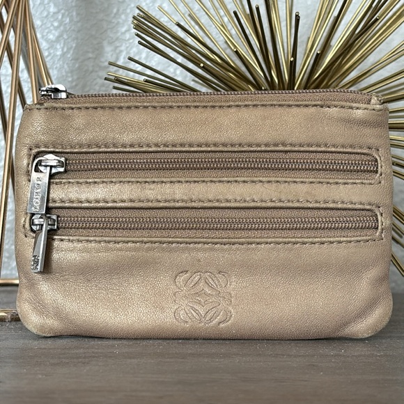 Loewe zippered pouch in shimmery gold - Picture 8 of 10